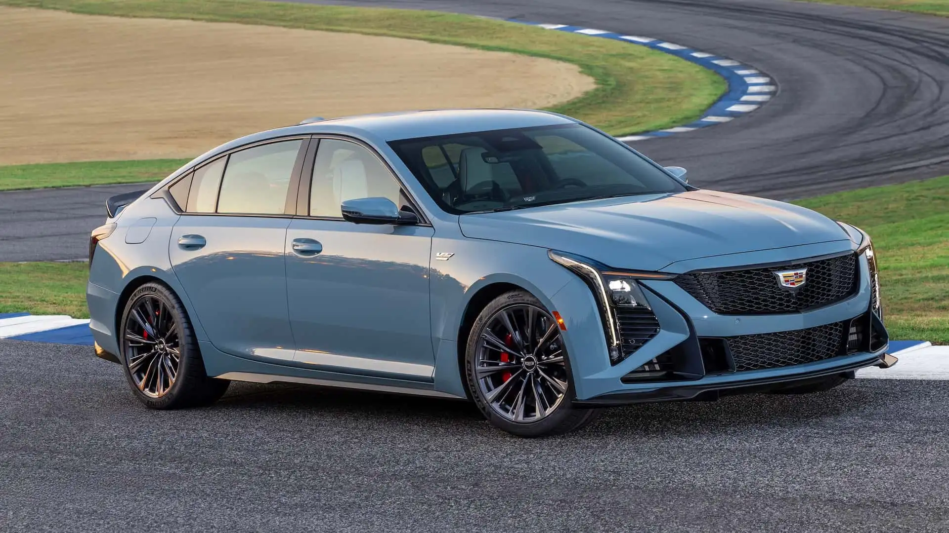 بررسی کامل Cadillac CT5-V 2024: سدان اسپرتی با قدرت و طراحی خیرهکننده