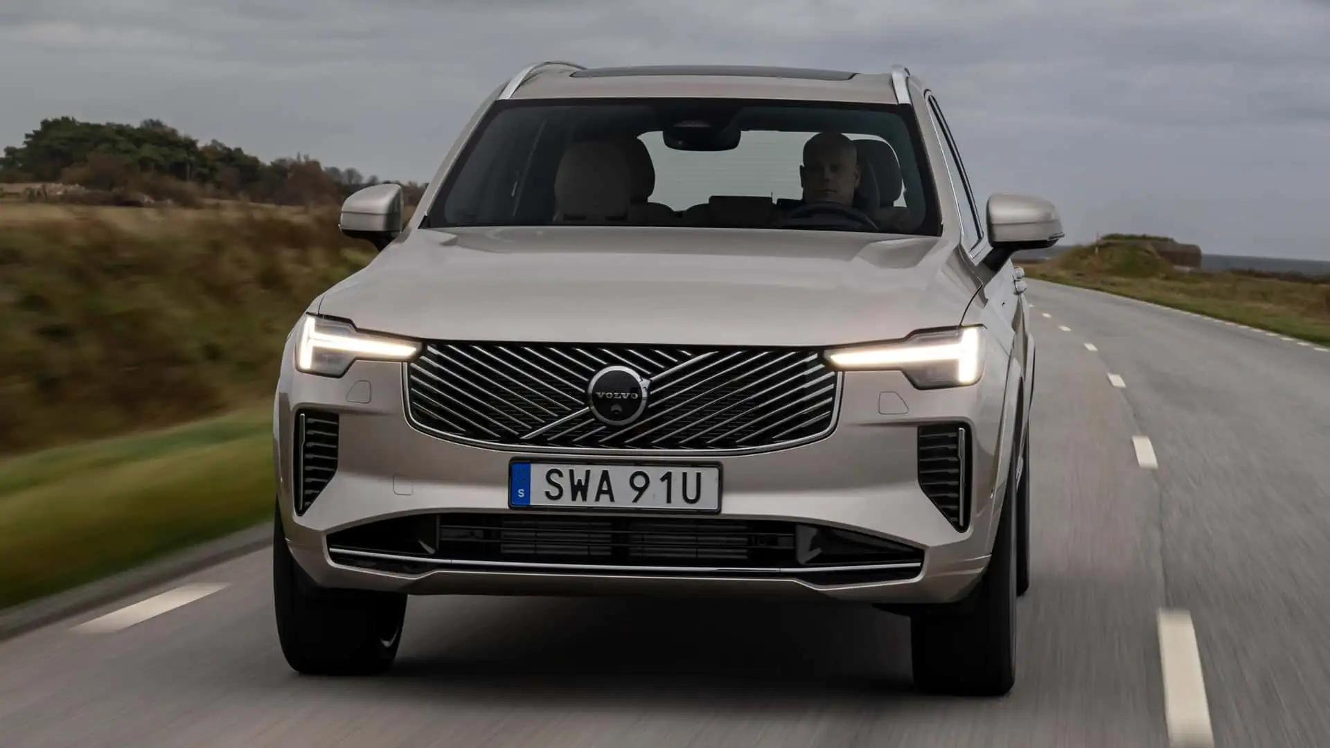 بررسی کامل Volvo XC90 2024: تجدید ساختار لوکس سوئدی با تکنولوژیهای جدید
